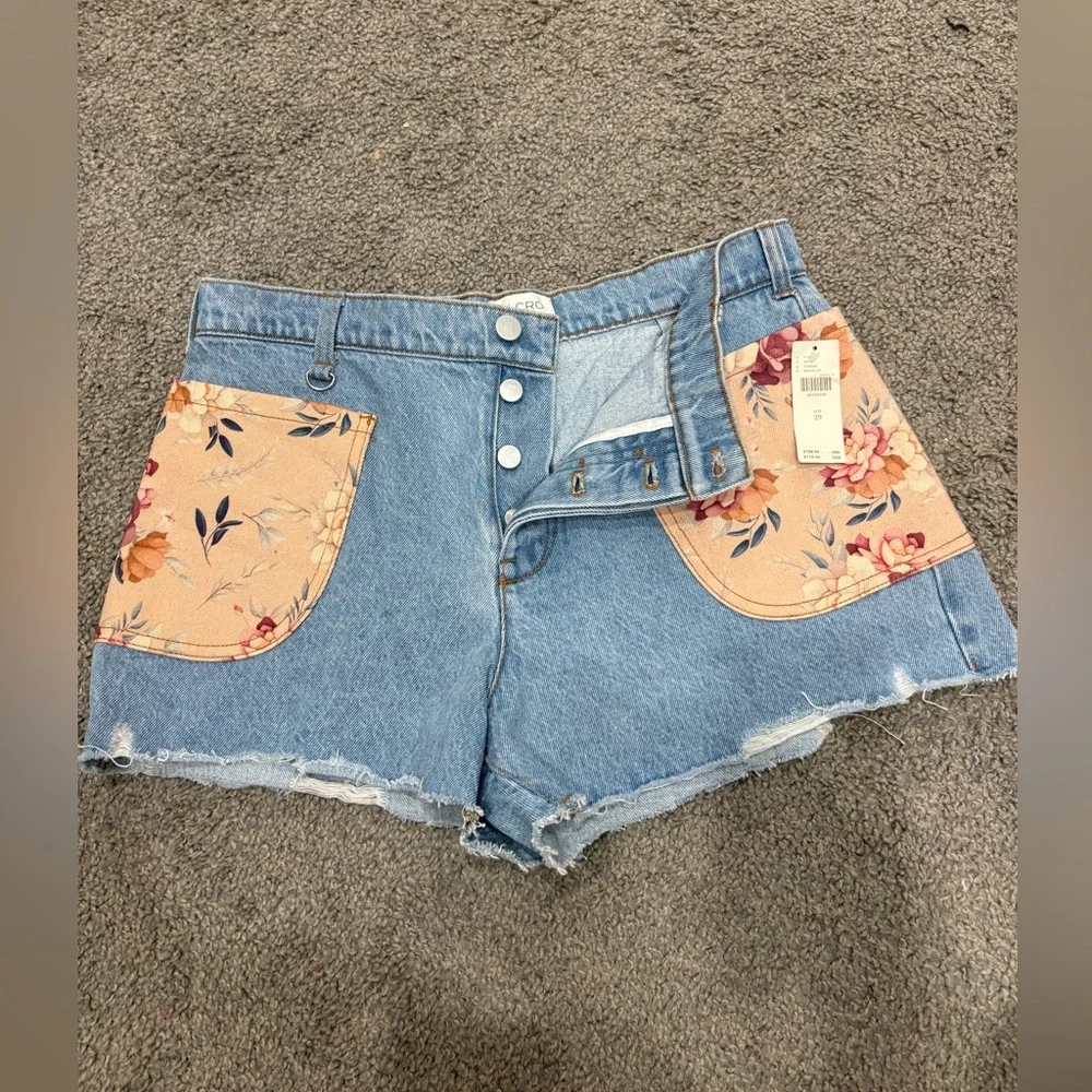 Anthropologie NWTO jean shorts with floral pockets - Picture 5 of 12